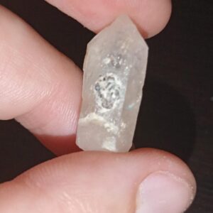 Mini Ponta de Quartzo Lemuriano Portuguesa – Sussurro Ancestral – Ref. MPL1