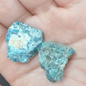 Apatite Azul Bruta em Matriz – Fragmento de Consciência Atlântica – Ref. ABR