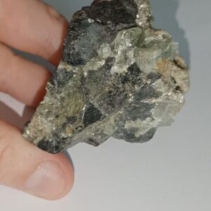 Wolframite com Dolomite e Apatite Verde da Panasqueira – Alquimia Prismática – Ref. WDA